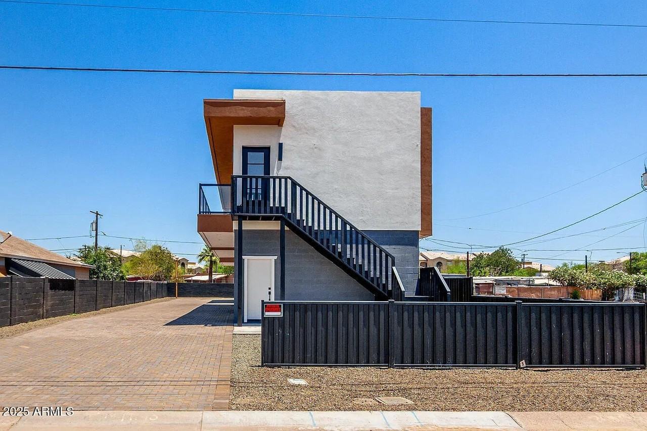 411 N 32nd Pl - Photo 2 of 42