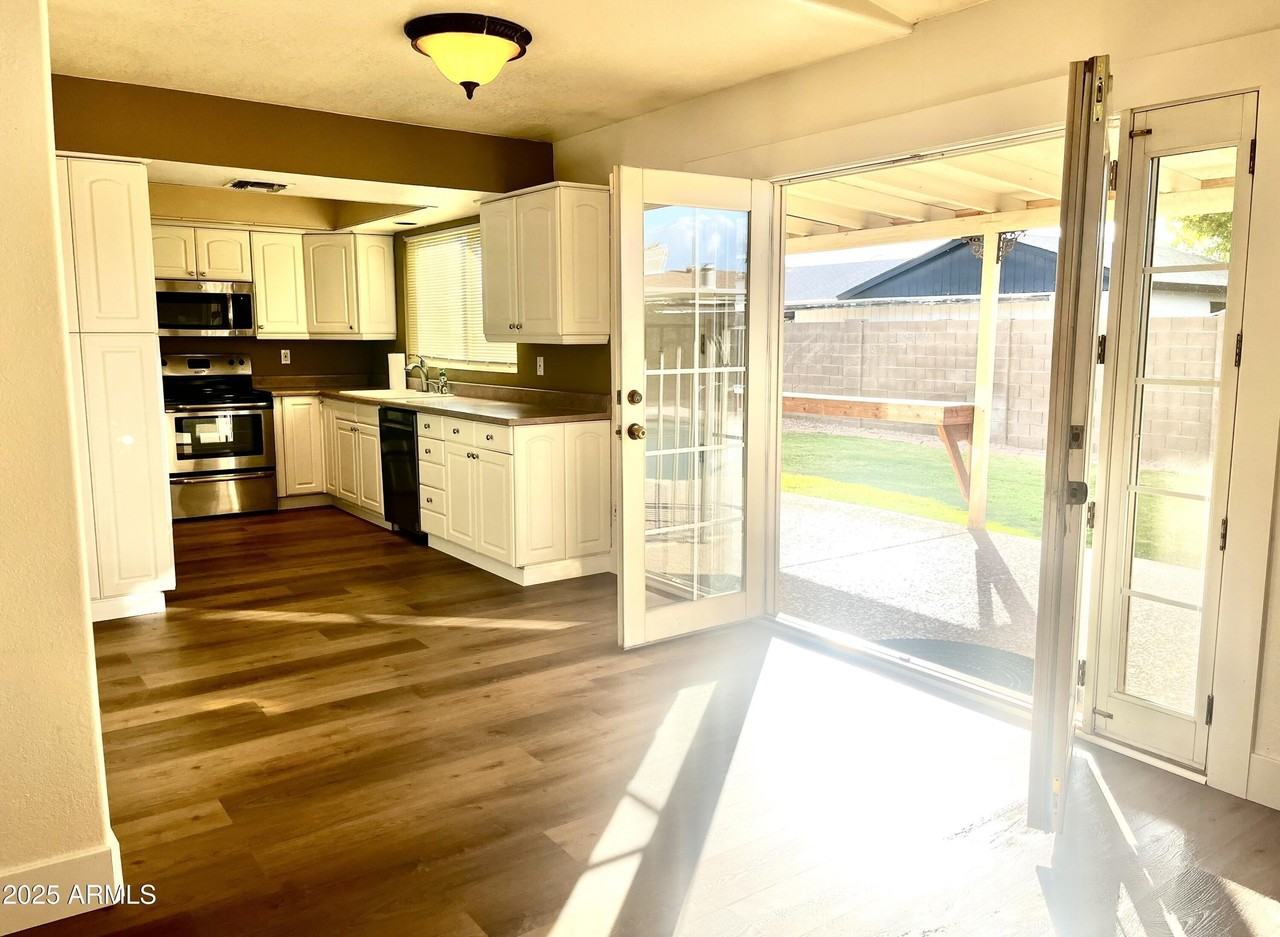 17652 N 19th Dr - Photo 4 of 10