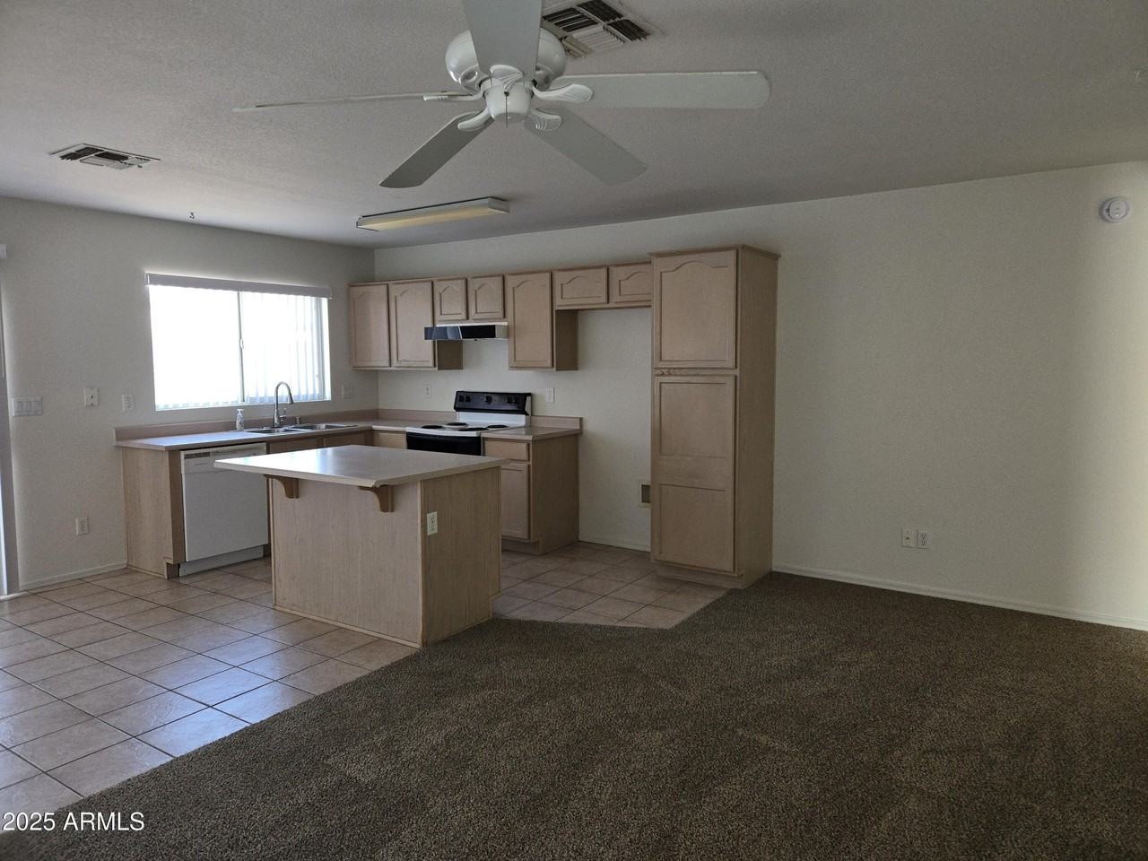 8746 W Manzanita Dr - Photo 3 of 8