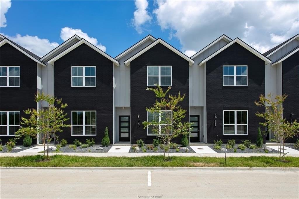 1209 Dorothy Ln - Photo 2 of 16