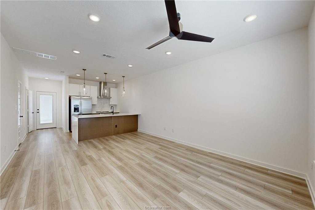 1209 Dorothy Ln - Photo 3 of 16