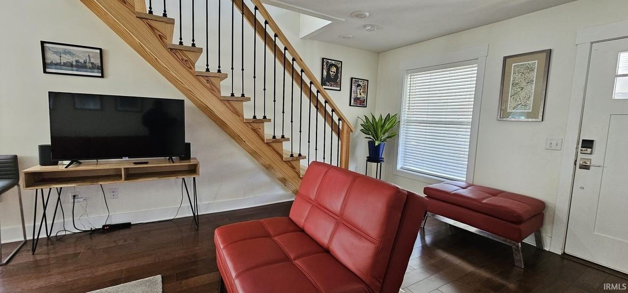 938 N Jackson St - Photo 3 of 25