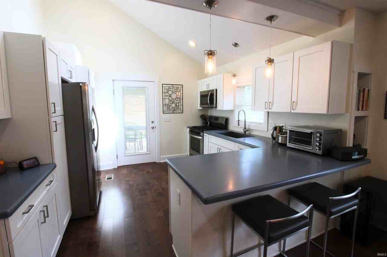 938 N Jackson St - Photo 5 of 25