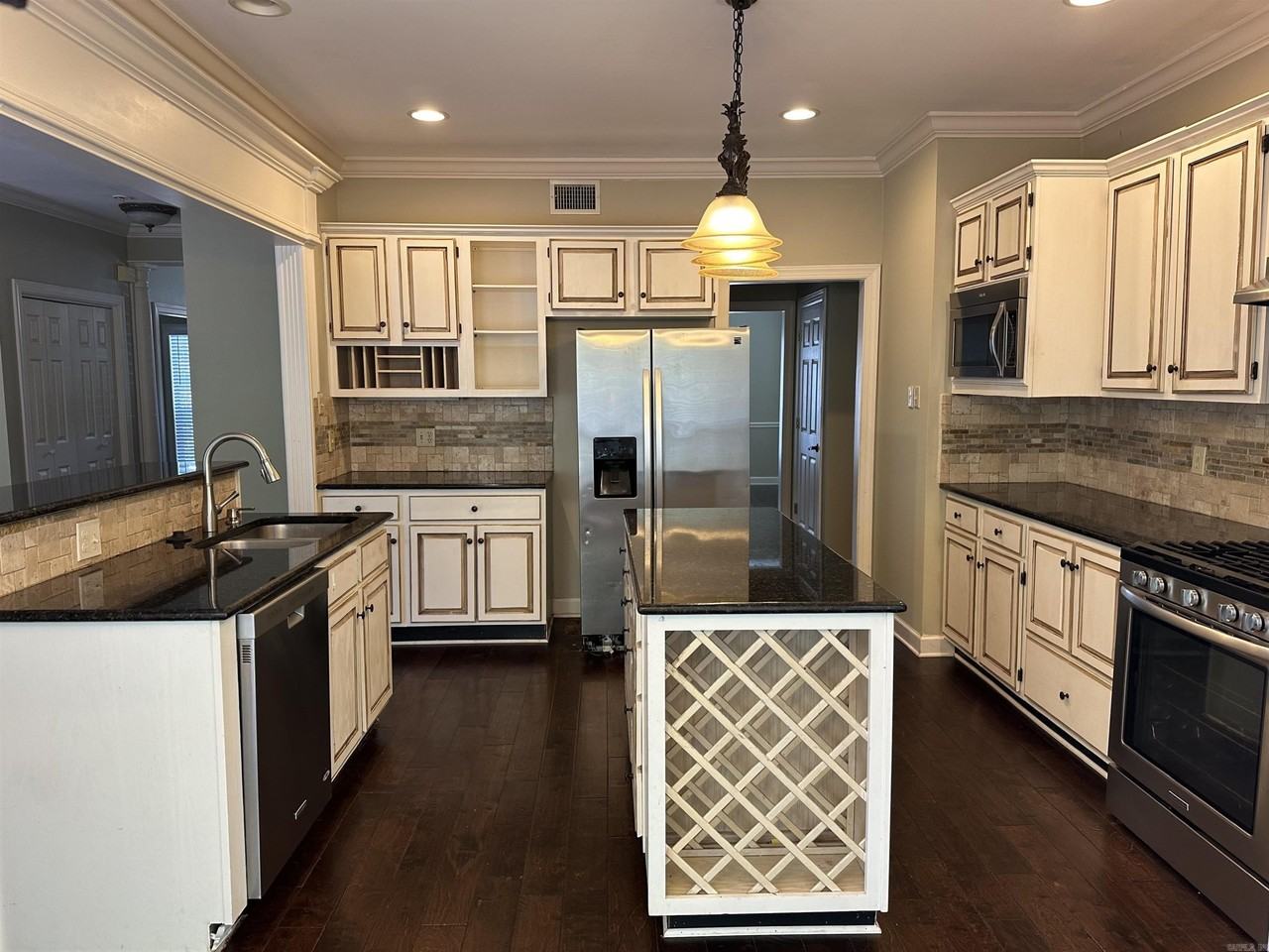 4 Bordeaux Ct - Photo 6 of 17