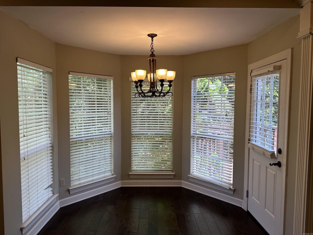 4 Bordeaux Ct - Photo 7 of 17