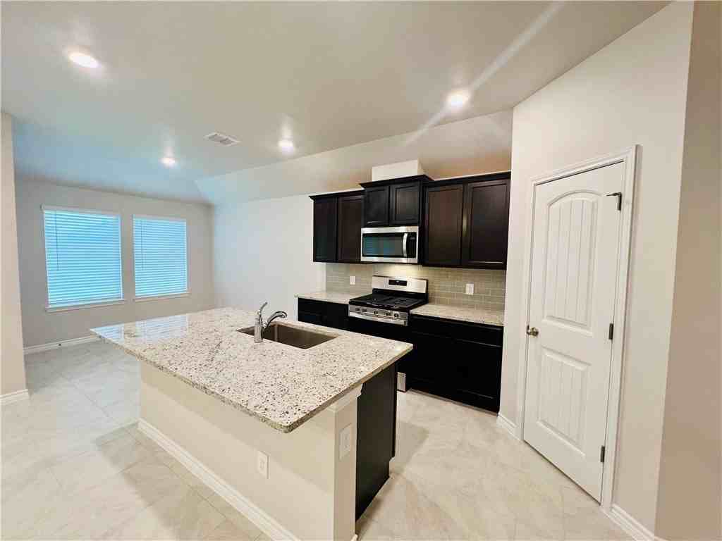 7906 Bronco Buster Dr - Photo 7 of 30