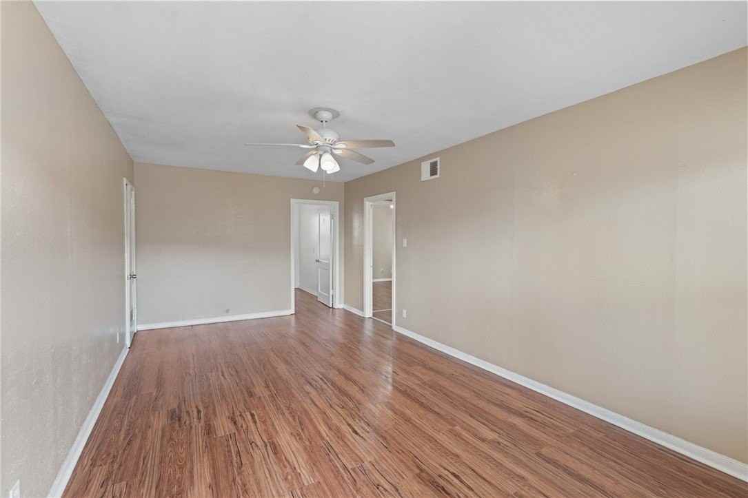 910 Ohio Ave Apt 2 #2 - Photo 3 of 13