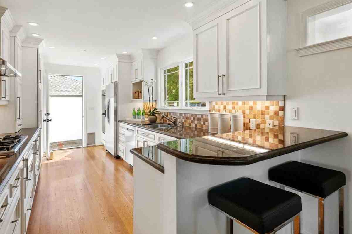 226 N Kingston St - Photo 6 of 15