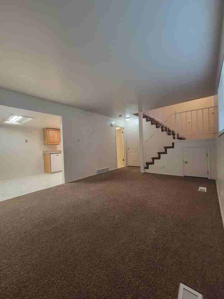 166 W Foxbridge Dr - Photo 2 of 10