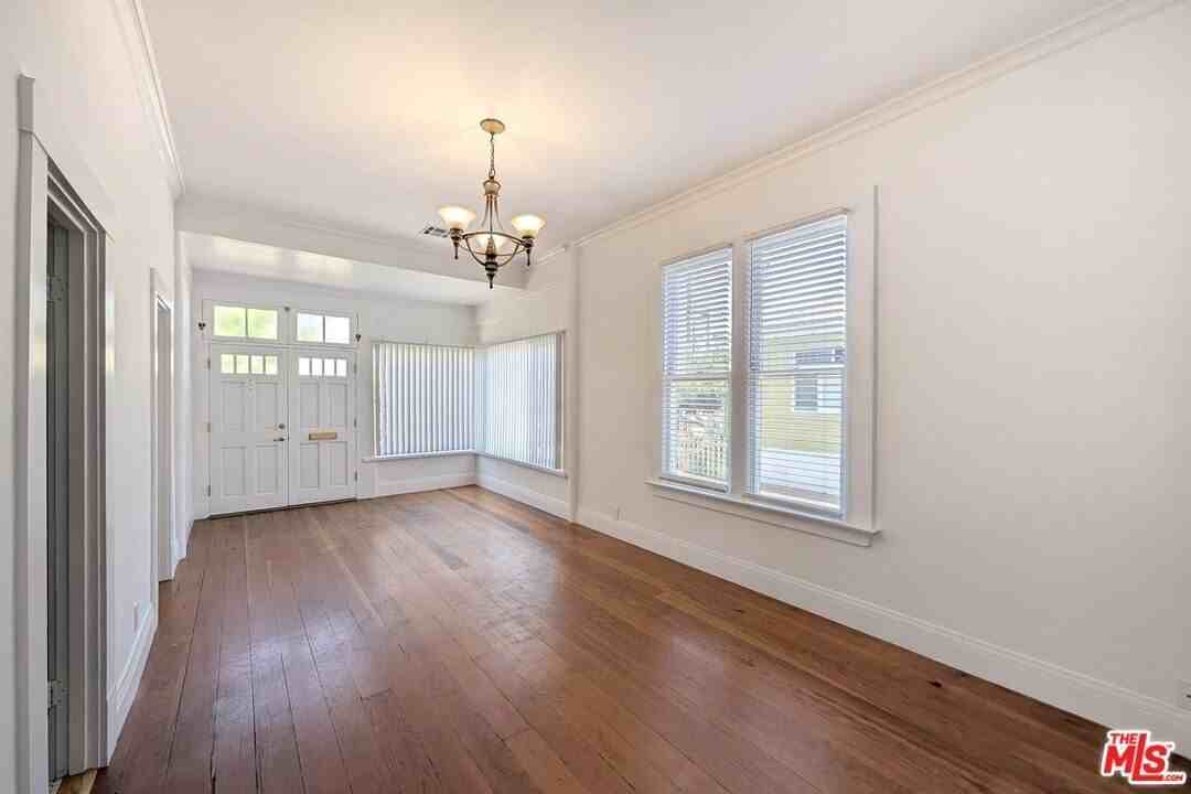 222 Bicknell Ave - Photo 5 of 15