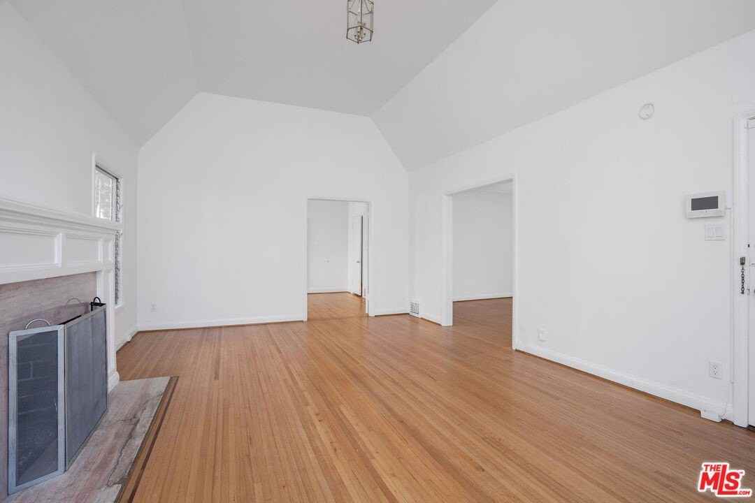 162 N Citrus Ave - Photo 4 of 22