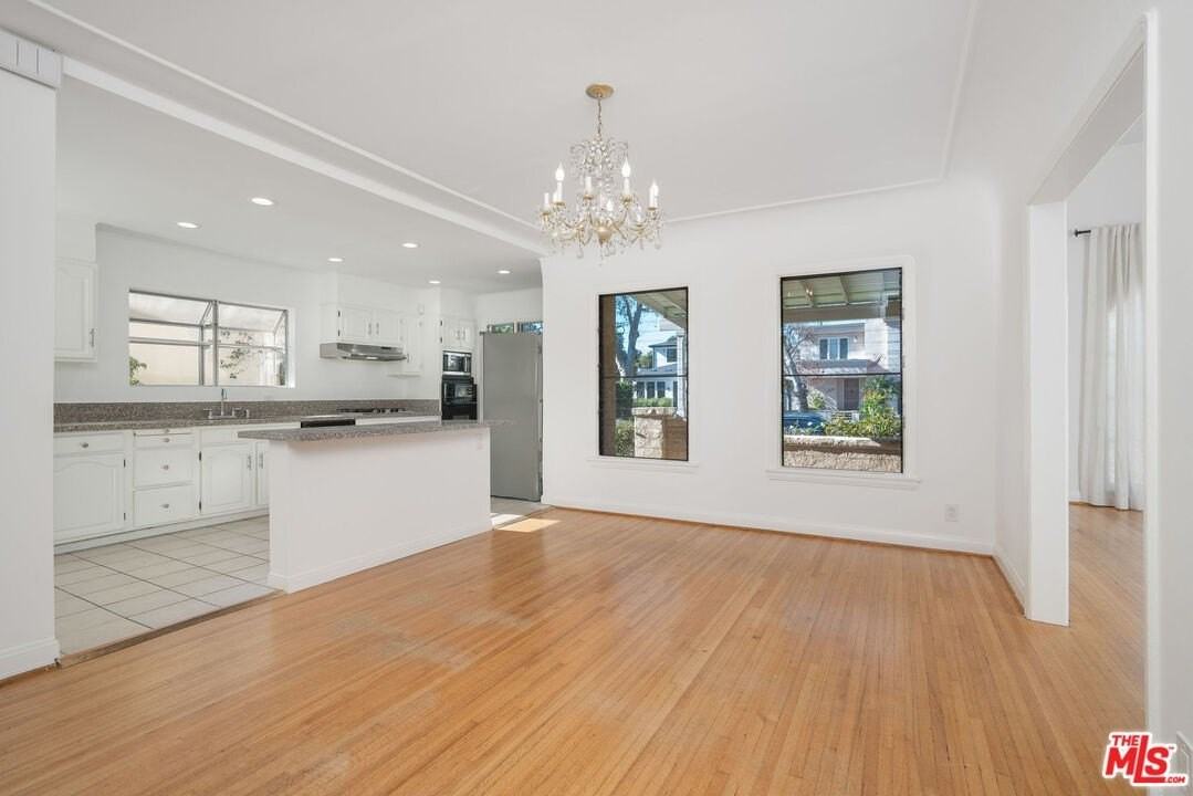 162 N Citrus Ave - Photo 6 of 22