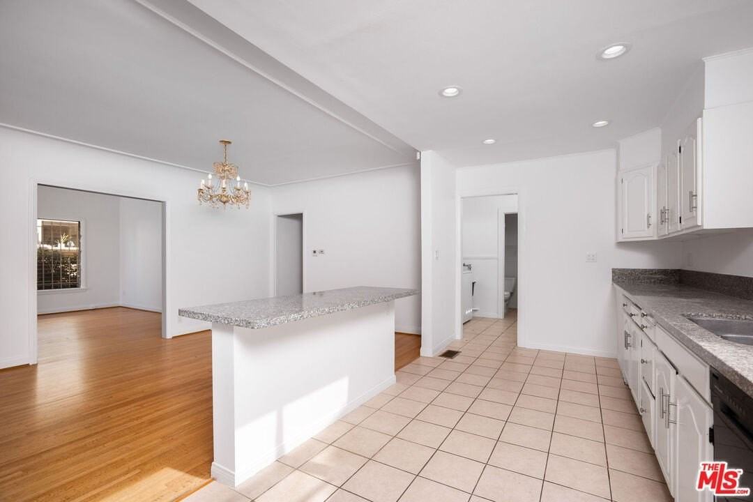 162 N Citrus Ave - Photo 7 of 22