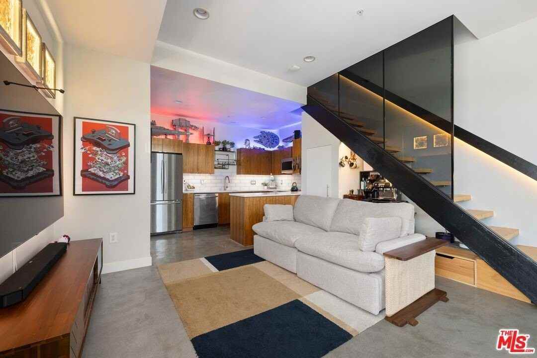 140 S Gramercy Pl Apt 1 #1 - Photo 3 of 15