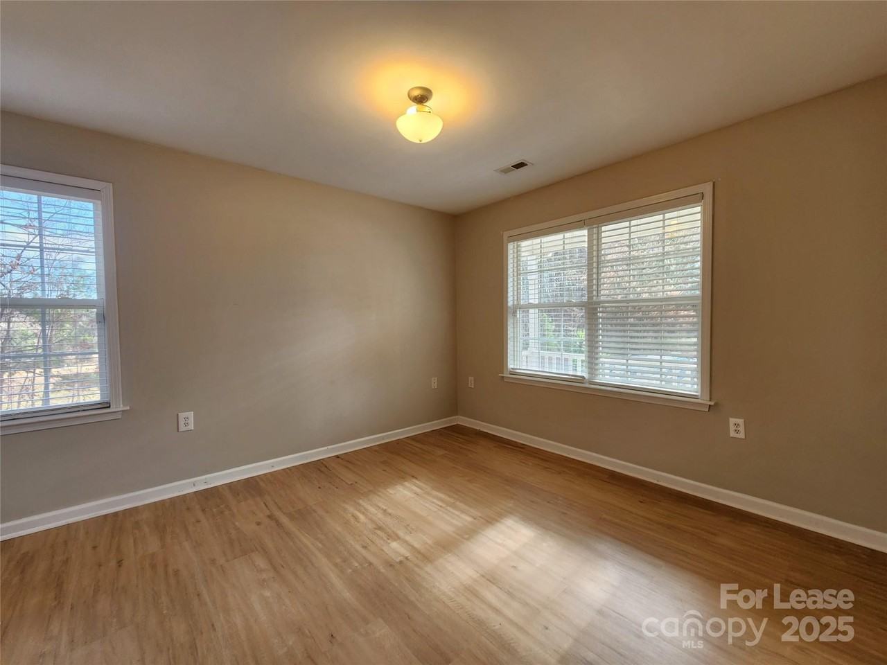 1247 Forest Park Dr - Photo 7 of 15