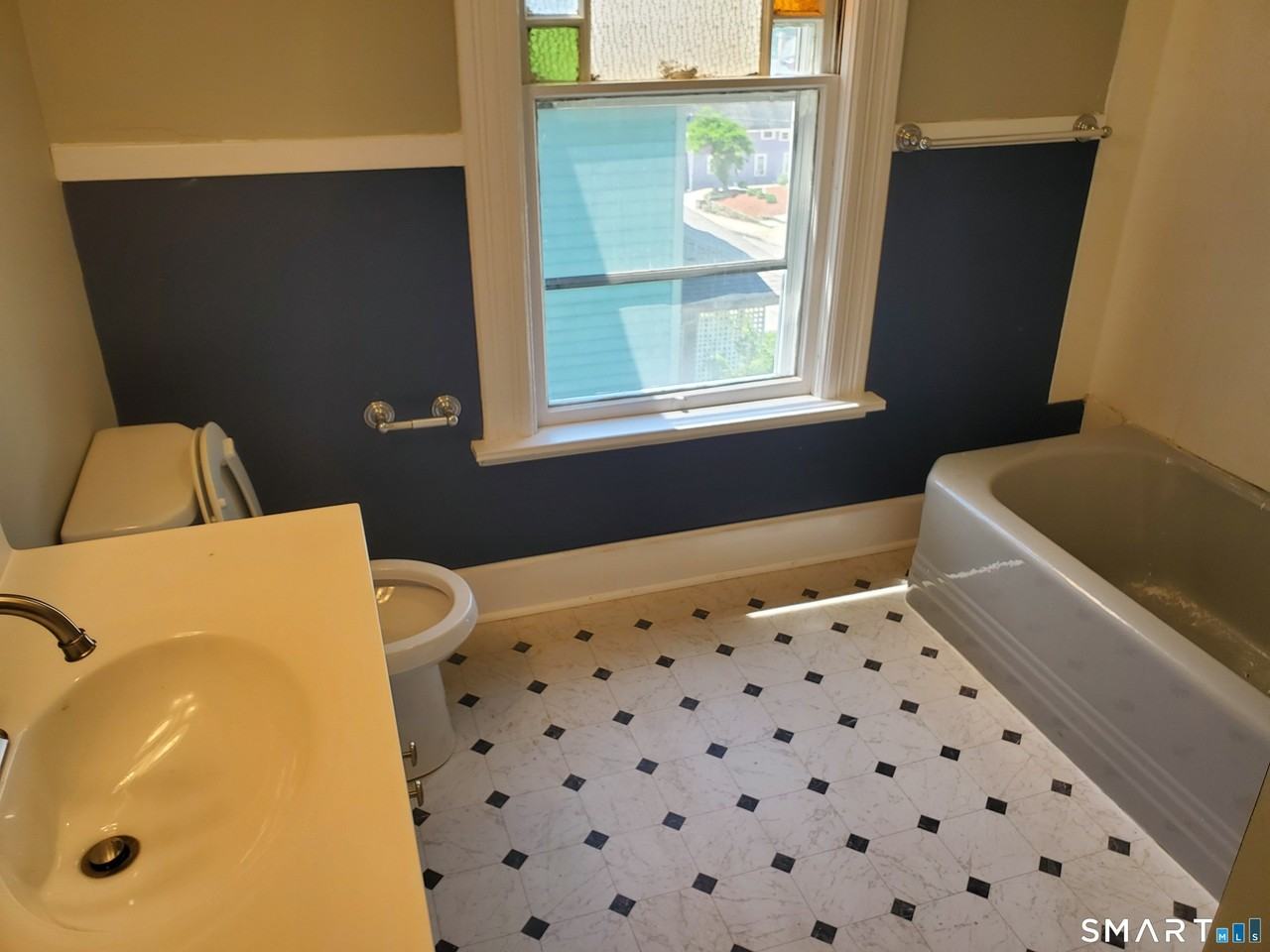 31 Bellevue St - Photo 7 of 16