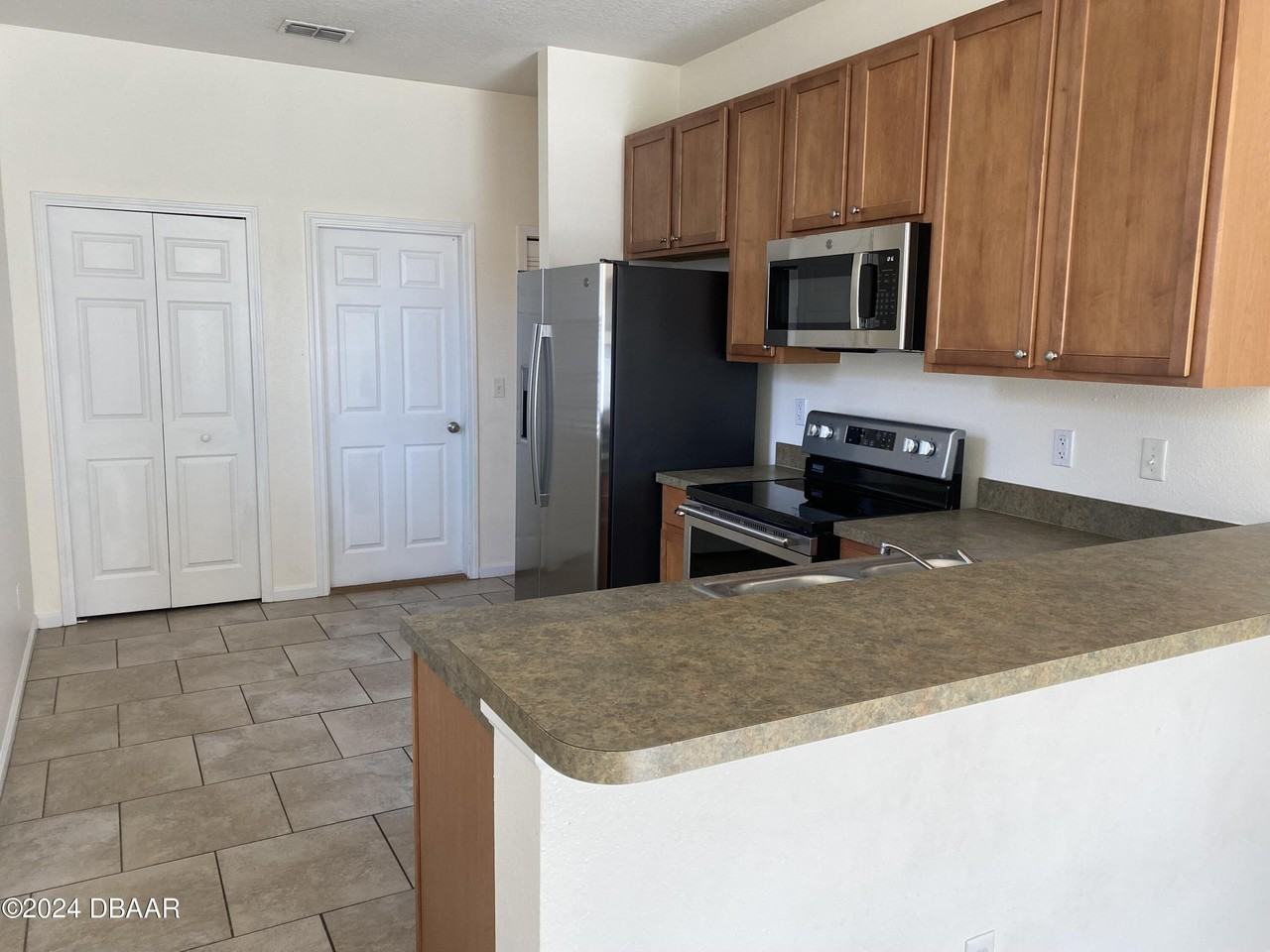 1936 Cove Point Rd - Photo 3 of 19