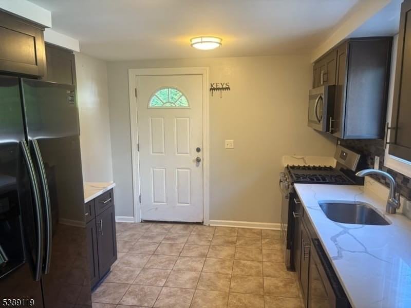 915 Springfield Ave - Photo 3 of 14