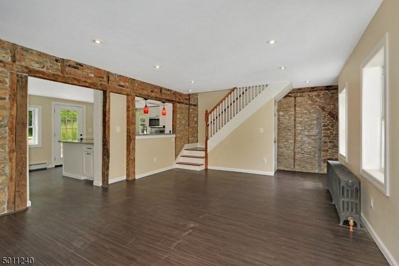 619 S Main St - Photo 5 of 23