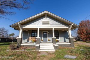 featured image of 221 E Ford Valley Rd