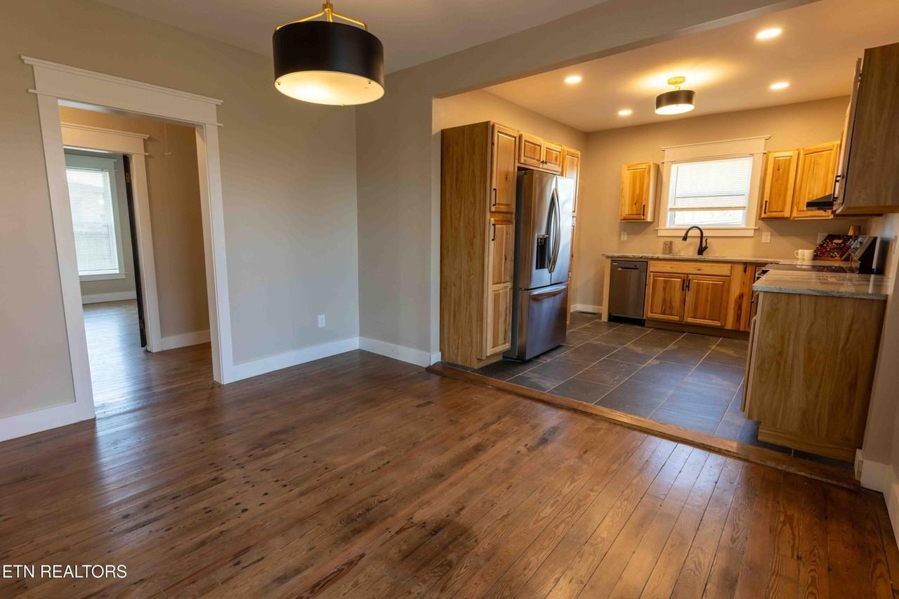 221 E Ford Valley Rd - Photo 2 of 21