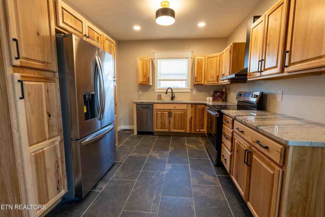 221 E Ford Valley Rd - Photo 3 of 21