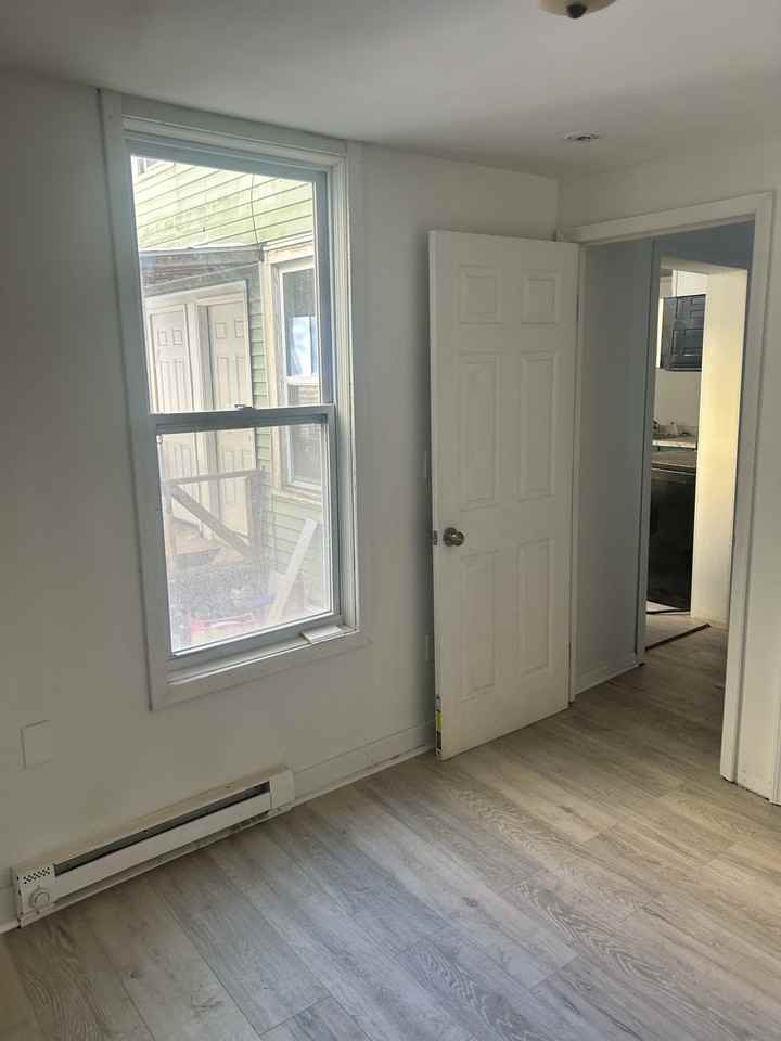 558 2nd Ave #1 - Photo 4 of 8