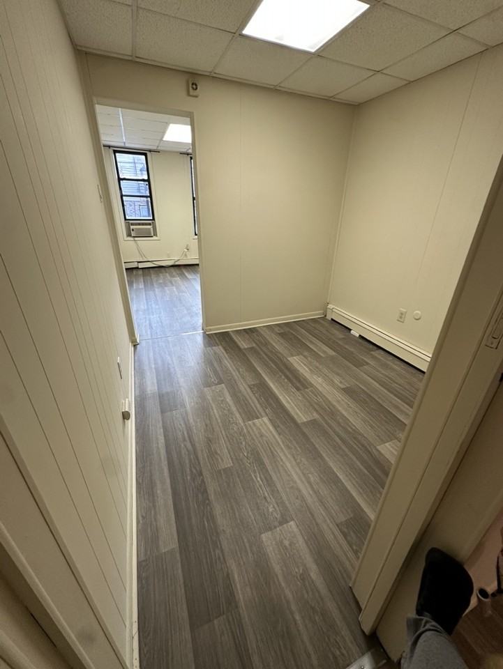 818 22nd St #1 - Photo 4 of 20