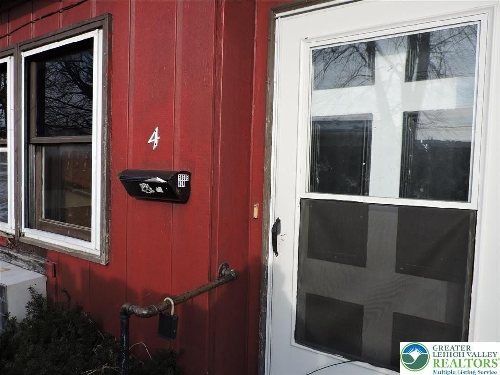 866 N Van Buren St - Photo 2 of 9