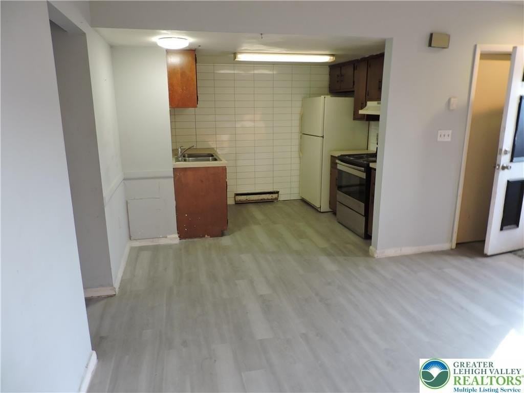 866 N Van Buren St - Photo 5 of 9