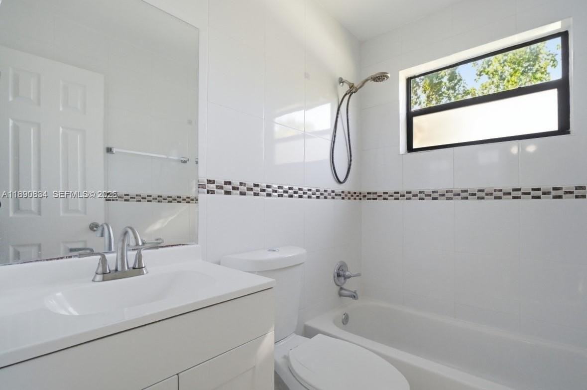 4120 Sw 19th St #1 - Photo 4 of 8