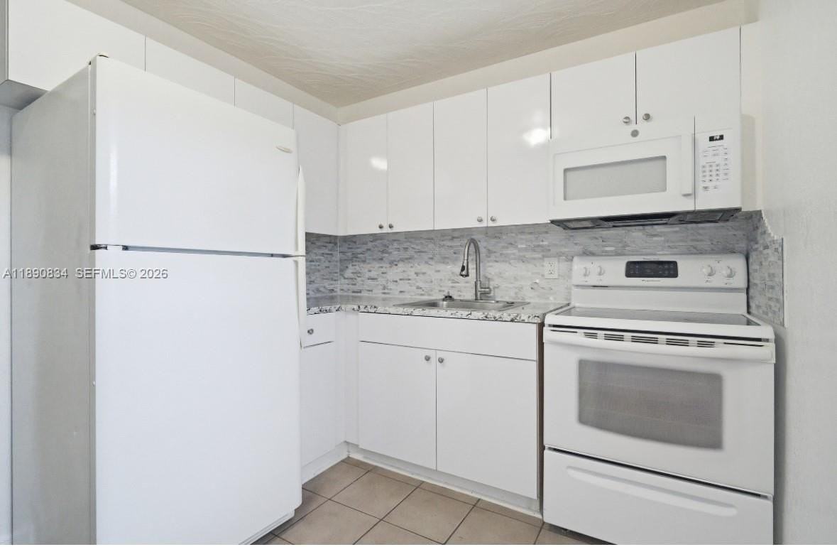 4120 Sw 19th St #1 - Photo 6 of 8