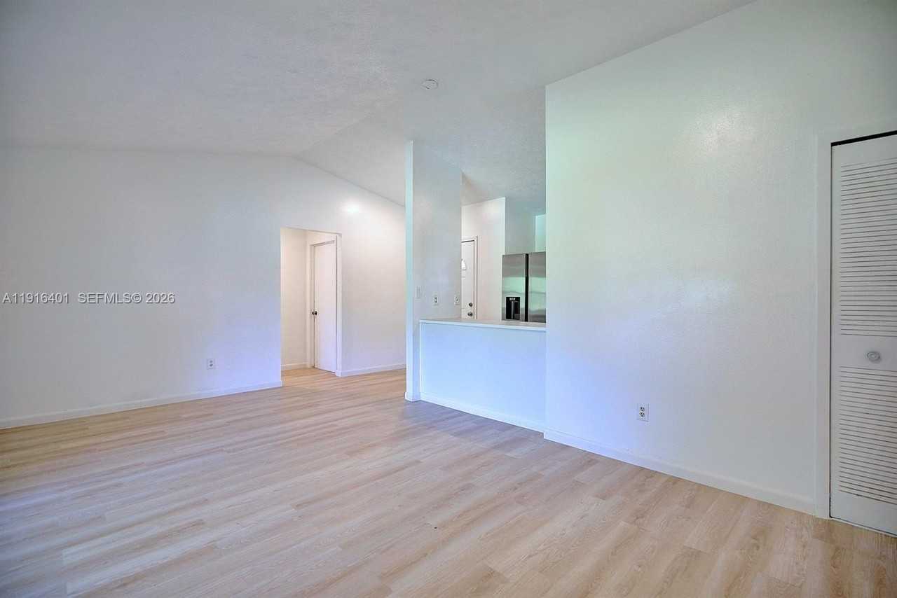 220 Rhapsody Ave - Photo 6 of 31