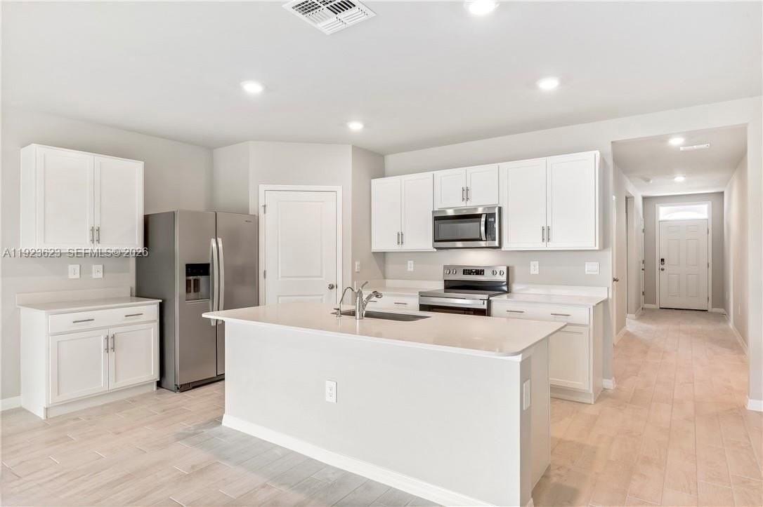 3021 N Lakewood Rd - Photo 2 of 13