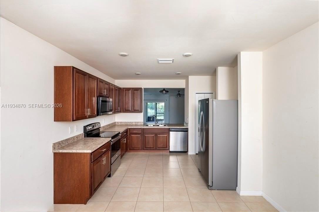 2802 40th St Sw - Photo 2 of 14