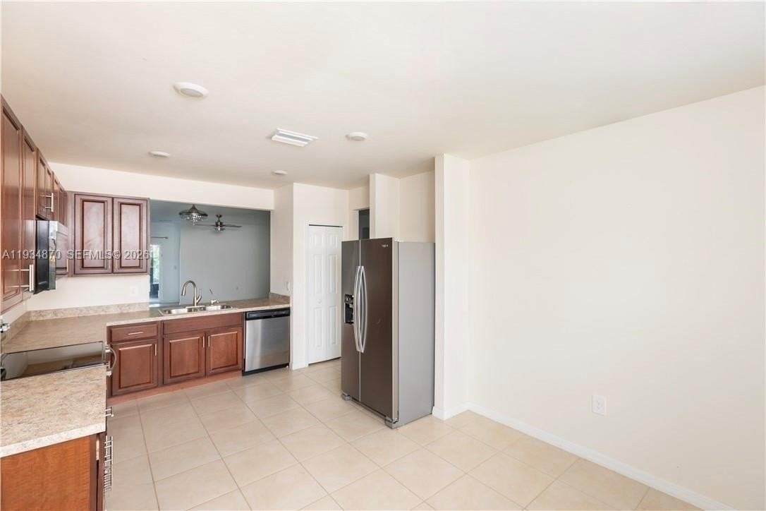 2802 40th St Sw - Photo 3 of 14