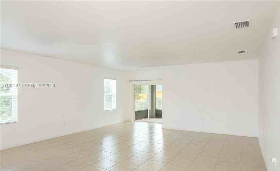 2802 40th St Sw - Photo 4 of 14