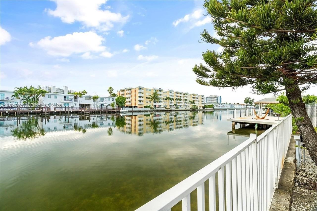 7975 Crespi Blvd #1 - Photo 3 of 21