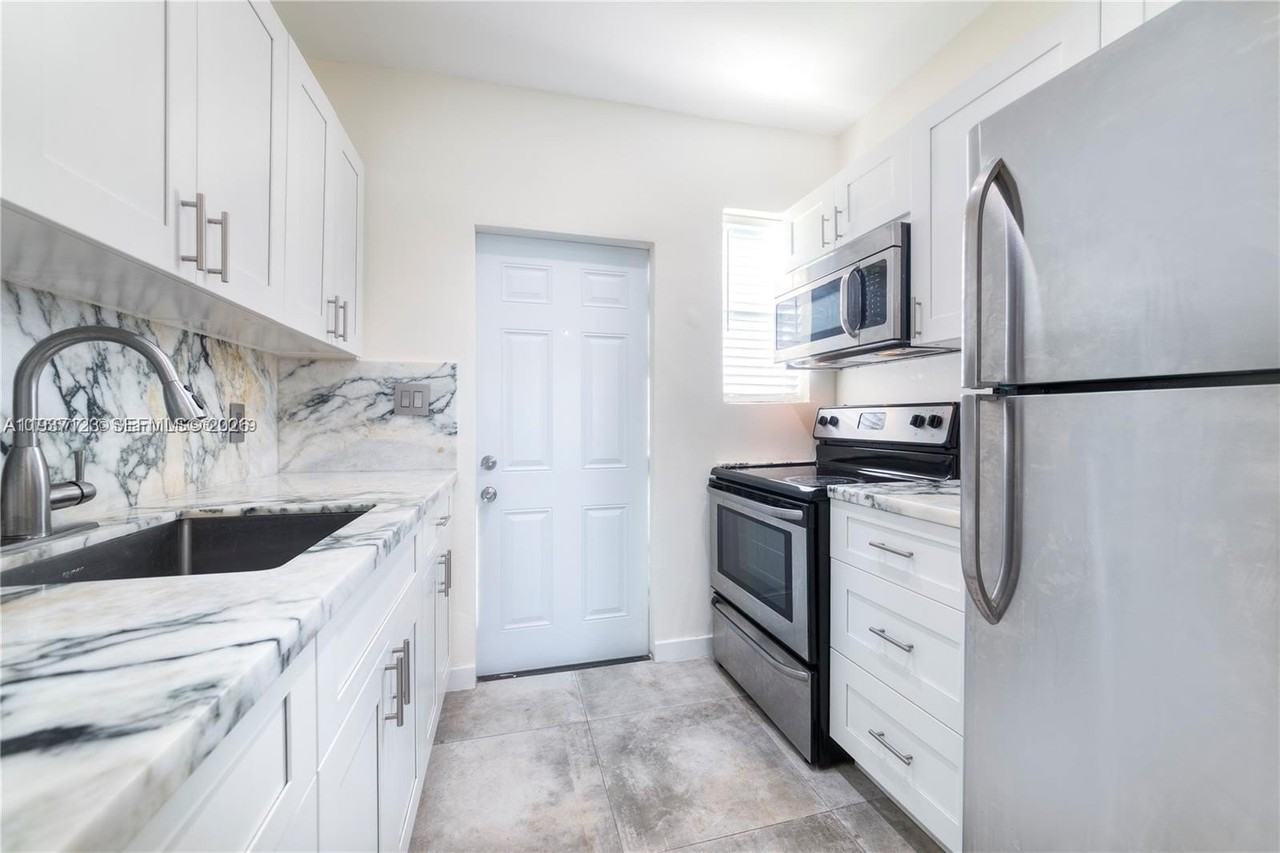 7975 Crespi Blvd #1 - Photo 6 of 21