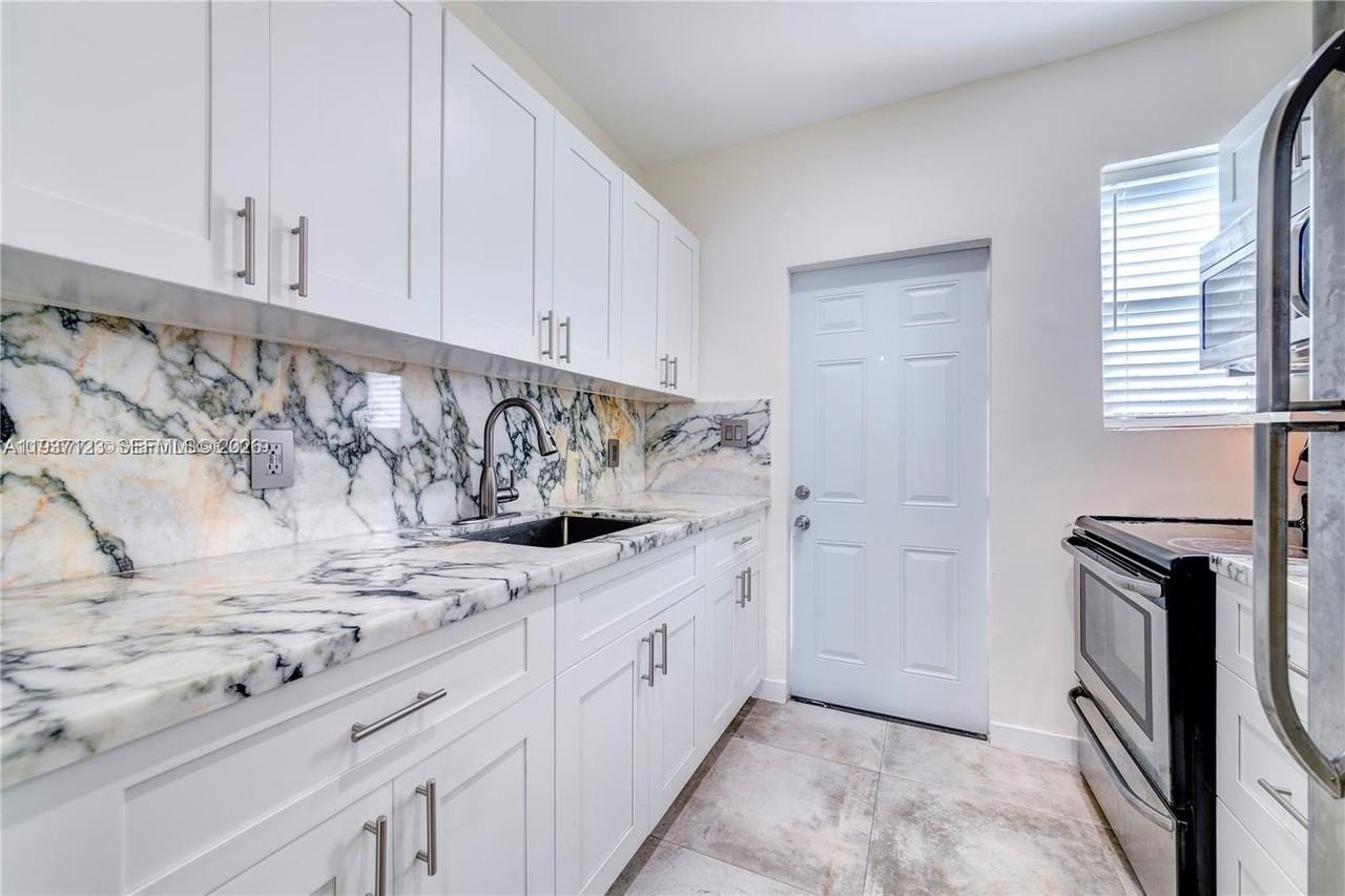 7975 Crespi Blvd #1 - Photo 7 of 21