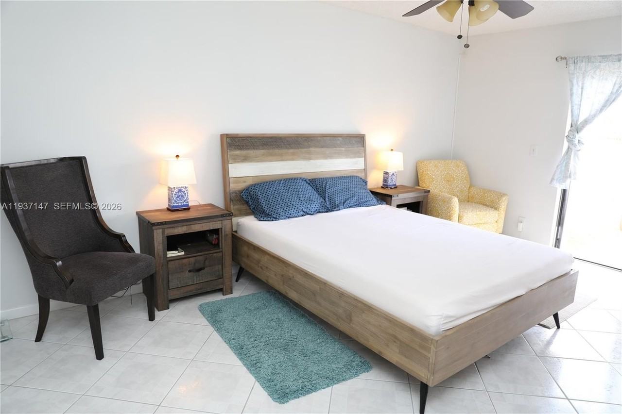 1131 Sw 109th Ave - Photo 3 of 15