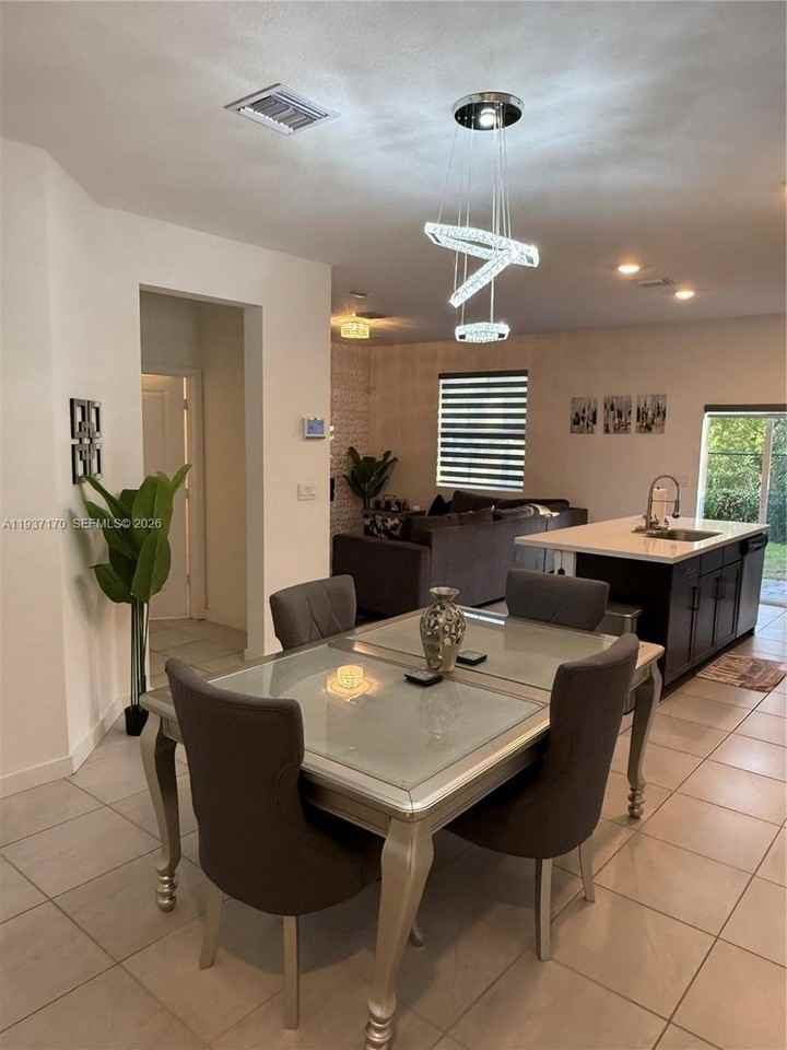 818 Se 19th St #818 - Photo 5 of 10