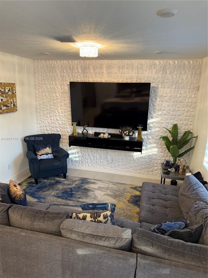 818 Se 19th St #818 - Photo 6 of 10