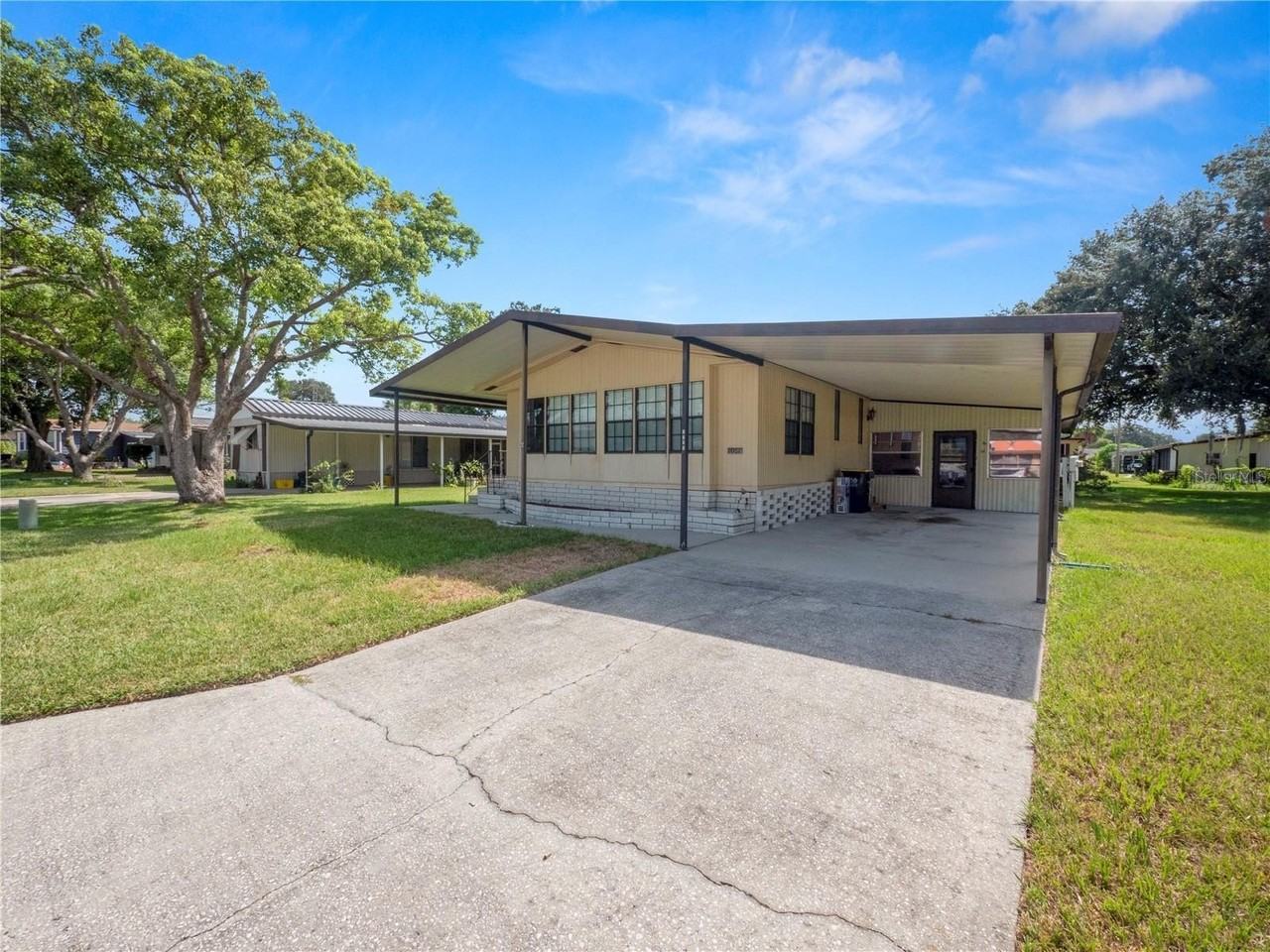 2082 Thelma Dr - Photo 3 of 38