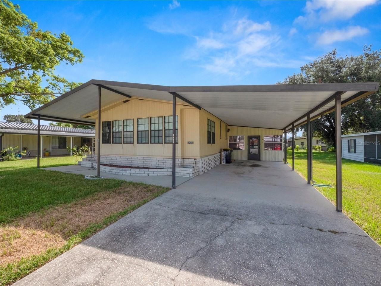 2082 Thelma Dr - Photo 4 of 38