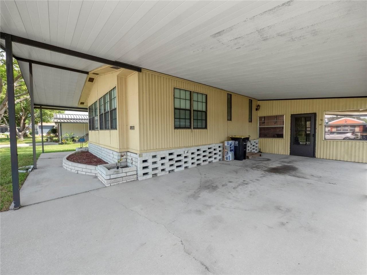 2082 Thelma Dr - Photo 6 of 38