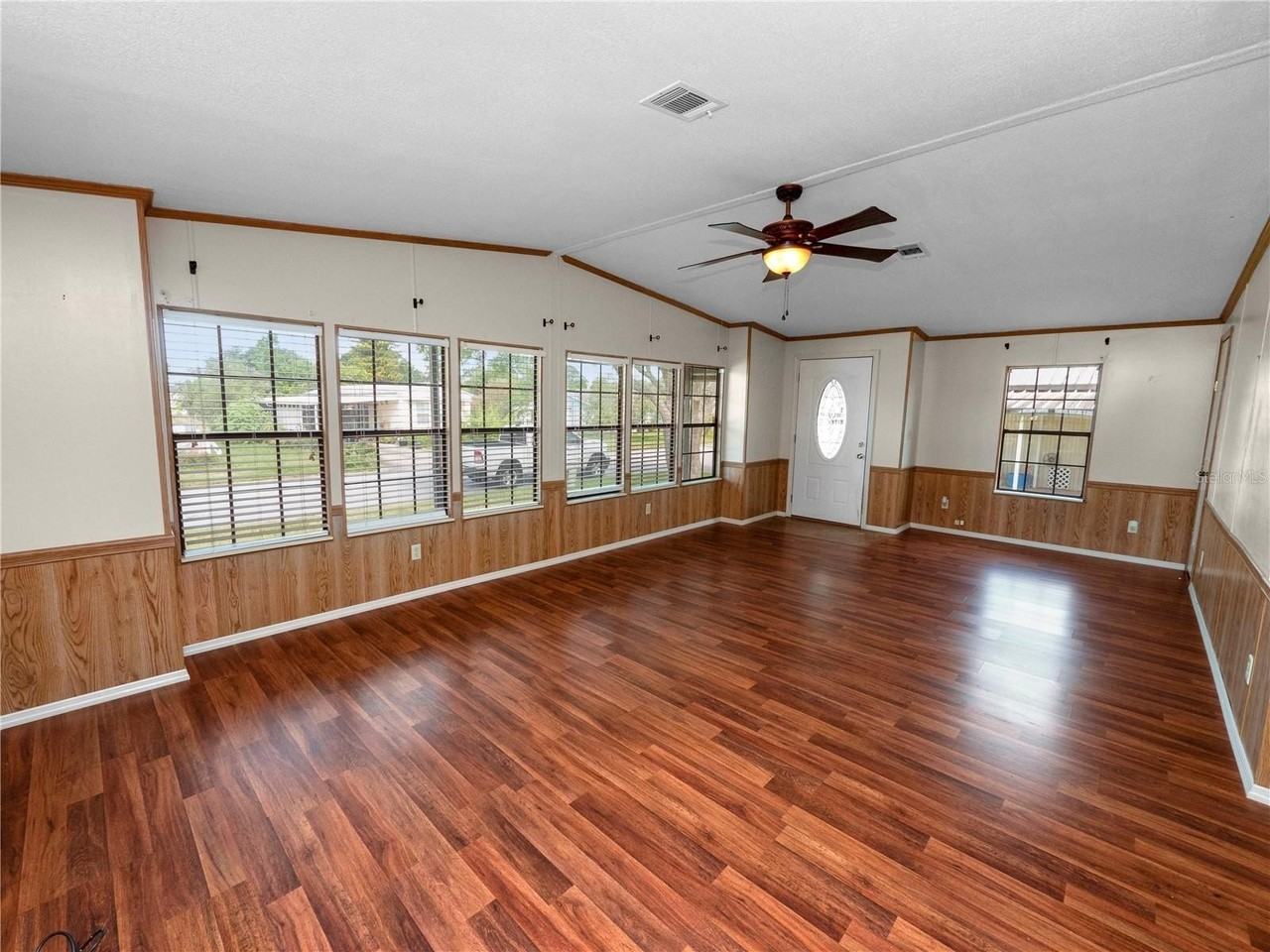 2082 Thelma Dr - Photo 7 of 38