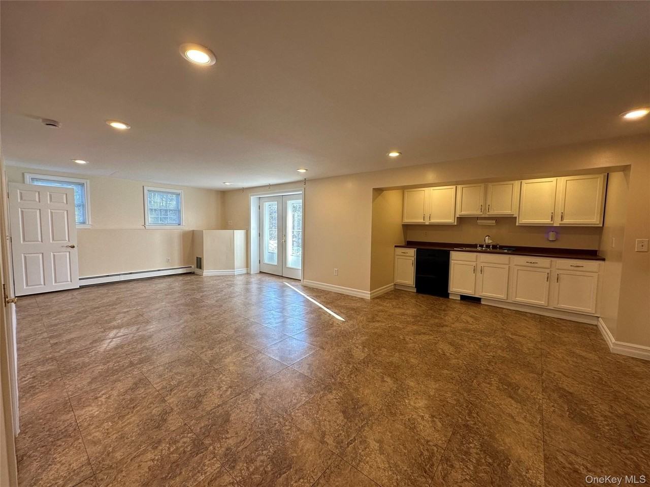 27 Meadow St - Photo 4 of 14