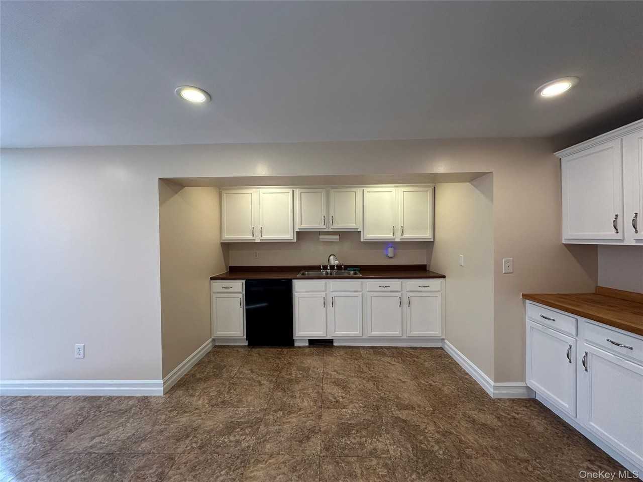 27 Meadow St - Photo 6 of 14