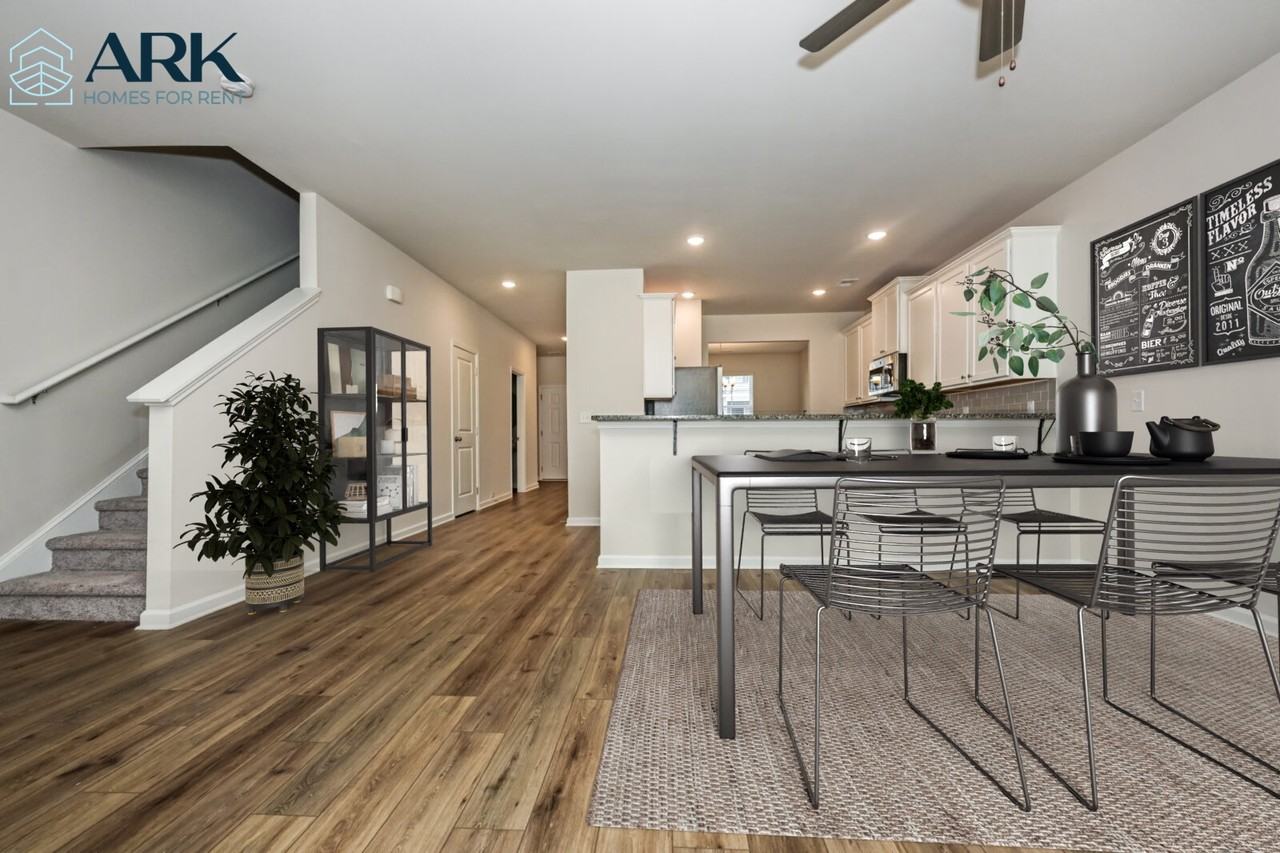 3577 Saratoga Cir - Photo 2 of 17